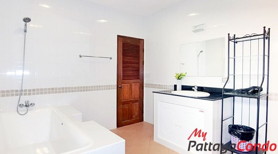 Impress House Village East Pattaya House For Sale - HEIS01