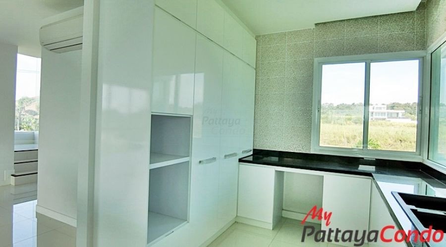 The Grand Paradise Villa East Pattaya Pool Villa For Sale - HEGPV01