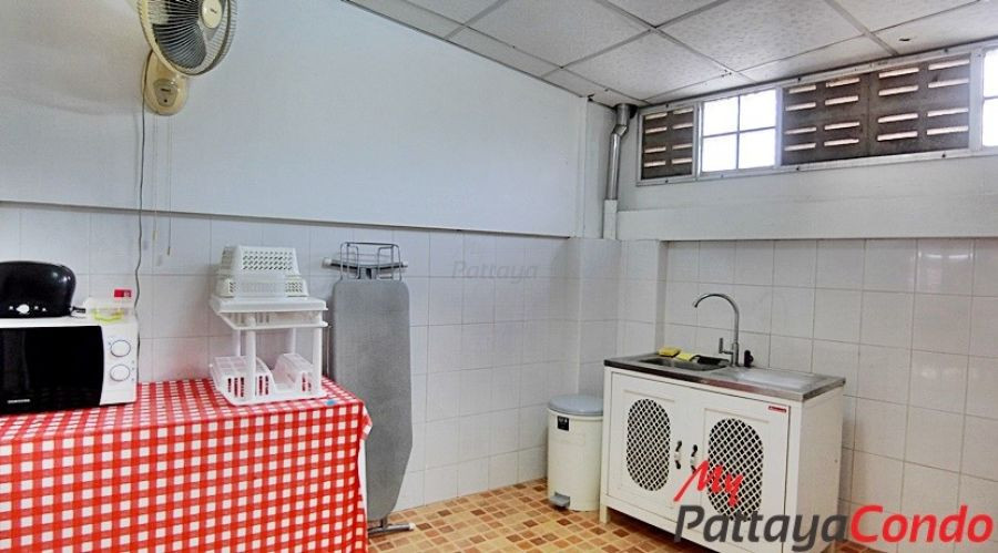 Sub Sombat Village Central Pattaya Townhouse For Sale - HCSS03