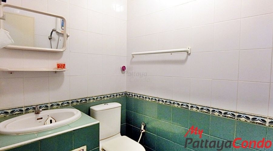 Sub Sombat Village Central Pattaya Townhouse For Sale - HCSS03