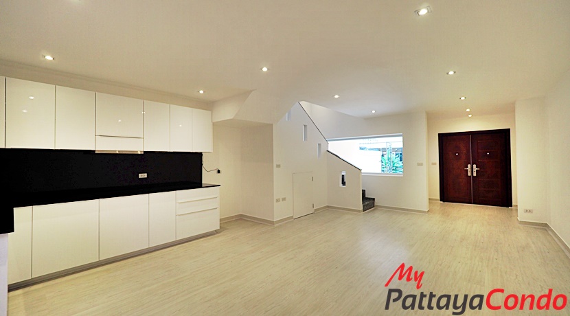 Beverly Hills Village Pattaya Townhouse For Sale - HP0003