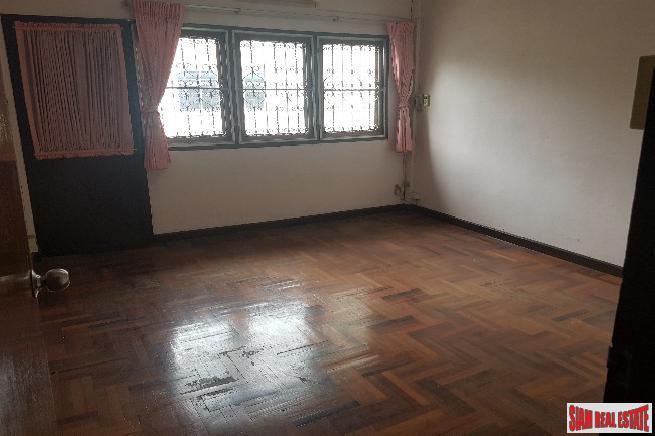 Ekkamai 22 | Two Storey Large Four Bedroom Townhouse for Sale-15