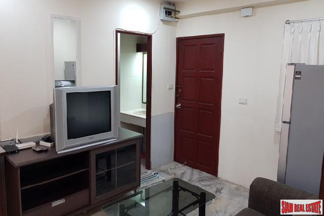 Saranjai Mansion | Large One Bedroom with Balcony and Pool View on Sukhumvit 6, Bangkok-13