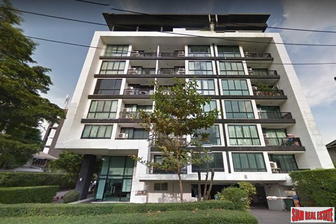 D65 | Large Spacious Three Bedroom in Low Rise Condo between Ekkamai and Phra Khanong
