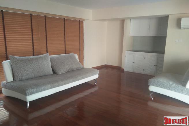 Large Four Storey House Suitable for Living and Office Space in Phrom Phong-20