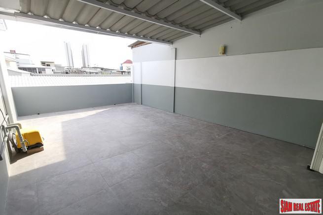 Three Storey Six Bedroom Home for Sale in an Excellent Sathupradit-Rama 3 Location-17