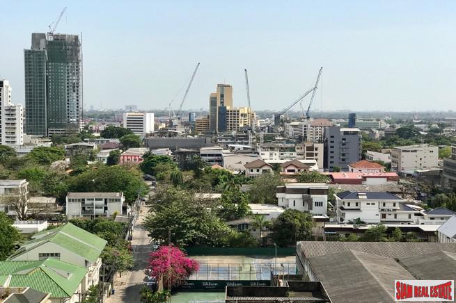 Rhythm Sukhumvit 36 | Comfortable One Bedroom Thong Lo Condo for Rent with City & Pool Views-5