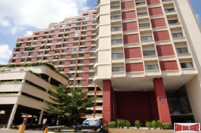 Country Complex Tower B BTS Bangna | 260 sqm 11th Floor Renovated 5 Units Combined Condo on Bangna Intersection