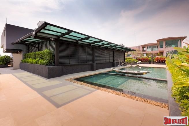 Low-Rise Quality Condo at Soi Thong Lor with Roof Facilities, close to Phetchaburi Road - 2 Bed Units-10