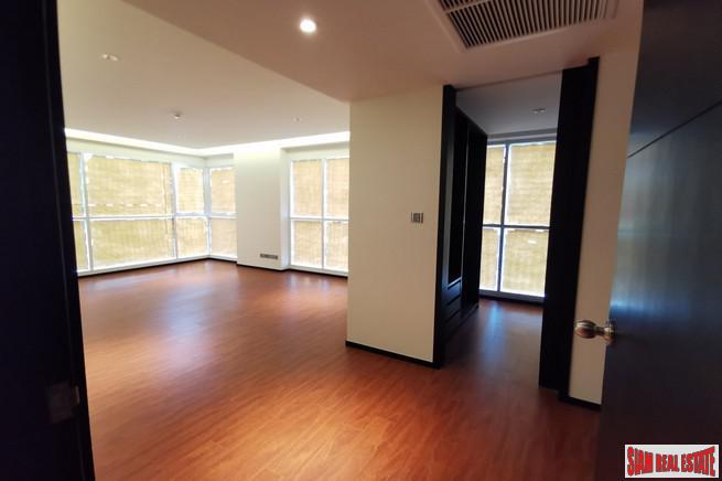 Luxury Low-Rise Freehold Residence Ready to Move in at the Exclusive Area of Ratchadamri, Lumpini - 4 Bed Units-26